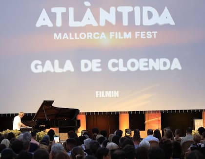 El pianista inglés James Rhodes sobre el escenario.