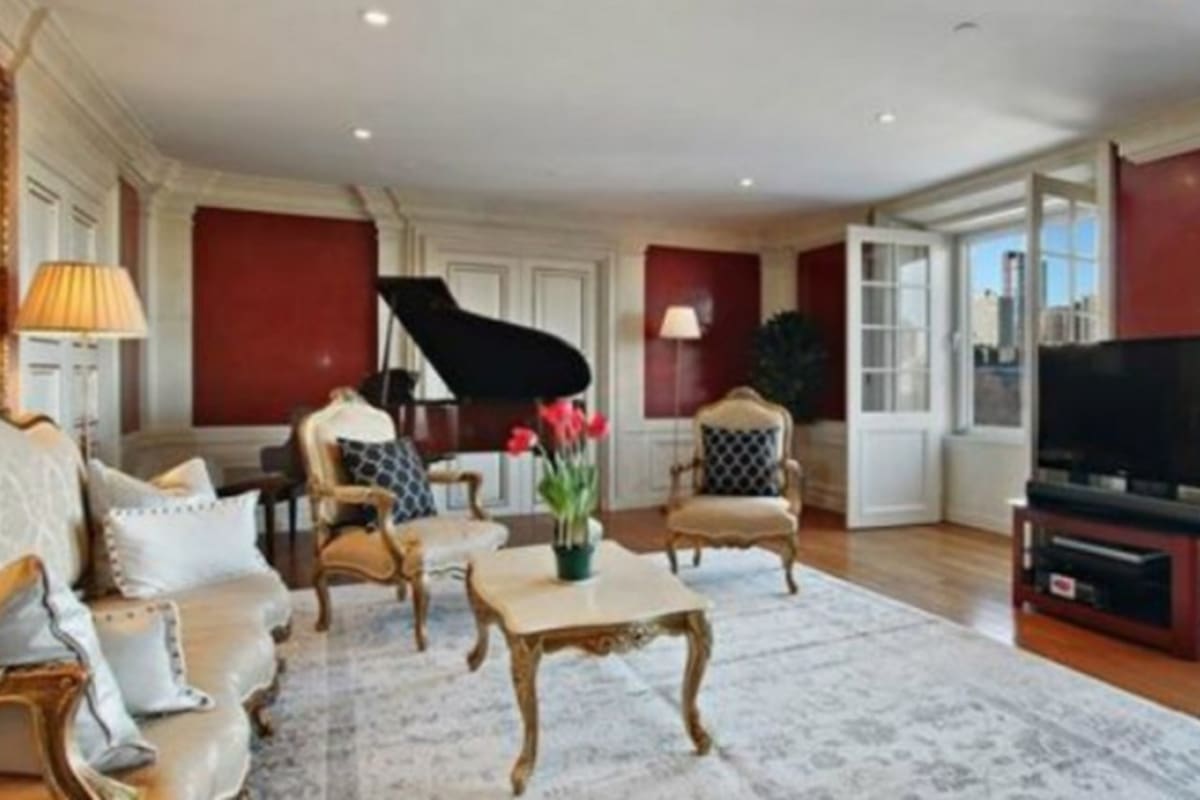 El piano de David Bowie en la sala de estar en la sala de estar / Foto: Reproducción / O GLOBO