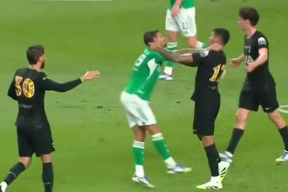 El picante cruce de Cuti Romero y Bruno Guimaraes en el amistoso de Tottenham ante Newcastle