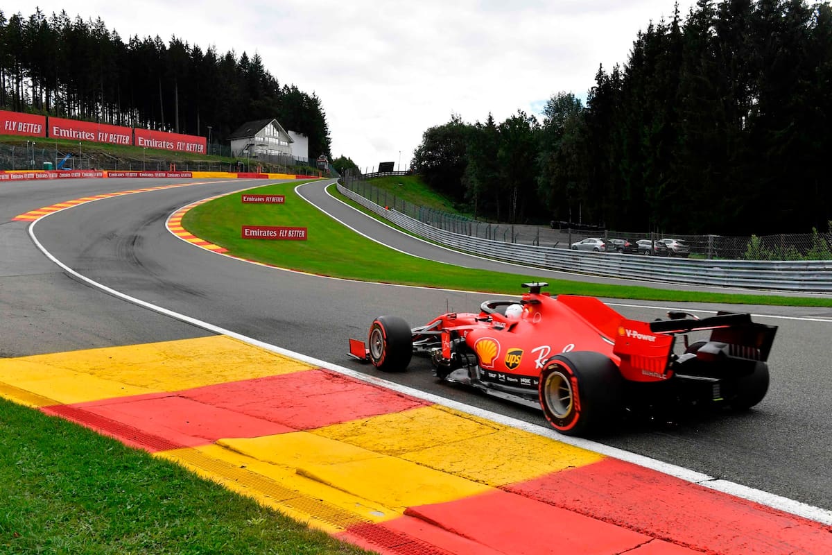 El piloto alemán de Ferrari, Sebastian Vettel, compite durante la sesión de clasificación en el circuito de Spa-Francorchamps