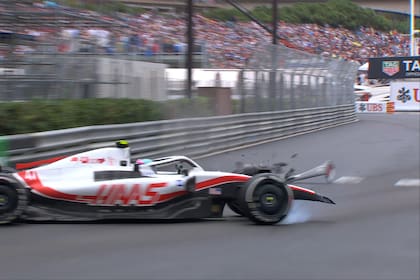 El piloto alemán de Haas, Mick Schumacher, chocó contra un muro durante el Gran Premio de Fórmula 1 de Mónaco