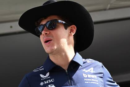 El piloto argentino se puso un sombrero de vaquero y revolucionó las redes sociales (Foto: @f1)