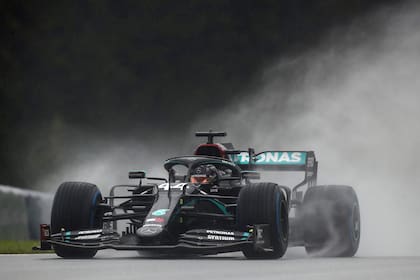 Así de mojada estuvo la pista el sábado en la prueba de clasificación; Hamilton ratificó ser un especialista bajo lluvia.