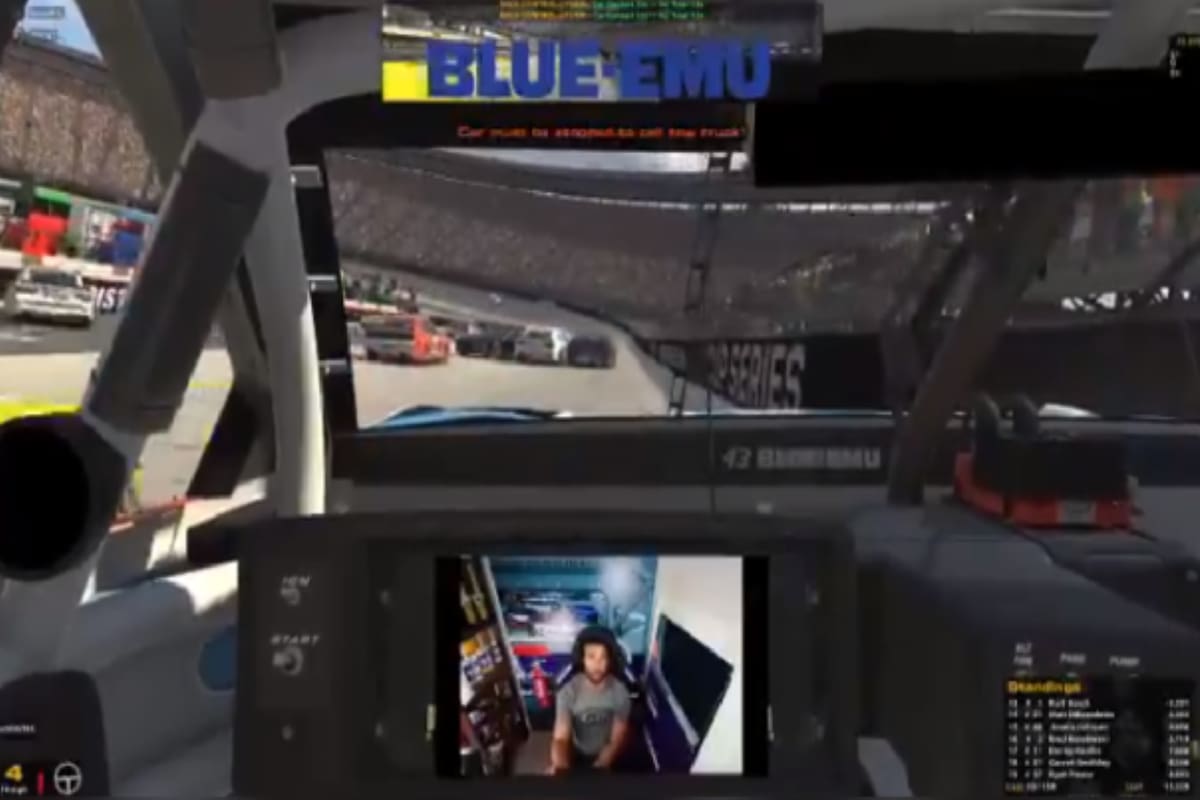 El piloto Bubba Wallace se enojó e insultó durante la transmisión, y uno de sus auspiciantes le advirtió que no acepta ese comportamiento