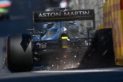 El piloto canadiense de Aston Martin, Lance Stroll, fue uno de los cinco pilotos que chocó en la clasificación de Bakú