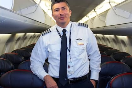 El piloto colombiano Hernán Rendón, aconsejó a sus compatriotas que se armen de paciencia al viajar a EE.UU.