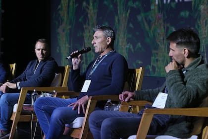 El piloto de automovilismo Mariano Werner y los futbolistas Roberto "Pato" Abbondanzieri y Leonardo Ponzio en el Congreso Internacional de Maíz