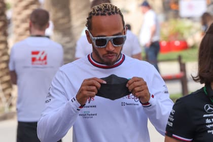 El piloto de la escudería Mercedes, Lewis Hamilton, admitió que su nuevo monoplaza tiene "puntos débiles"