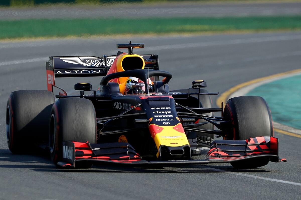 El piloto de Red Bull Max Verstappen de los Países Bajos pasa por la curva 2 durante el Gran Premio de Fórmula 1 de Australia