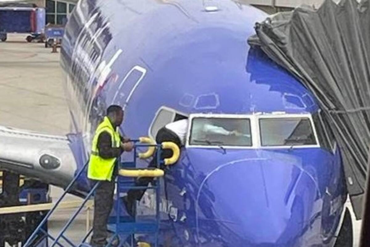 El piloto de Southwest Airlines entró a la nave por la ventanilla