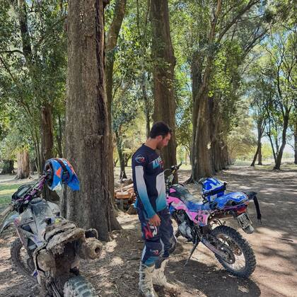 El piloto de TC 2000 y su pasión por las motos de enduro