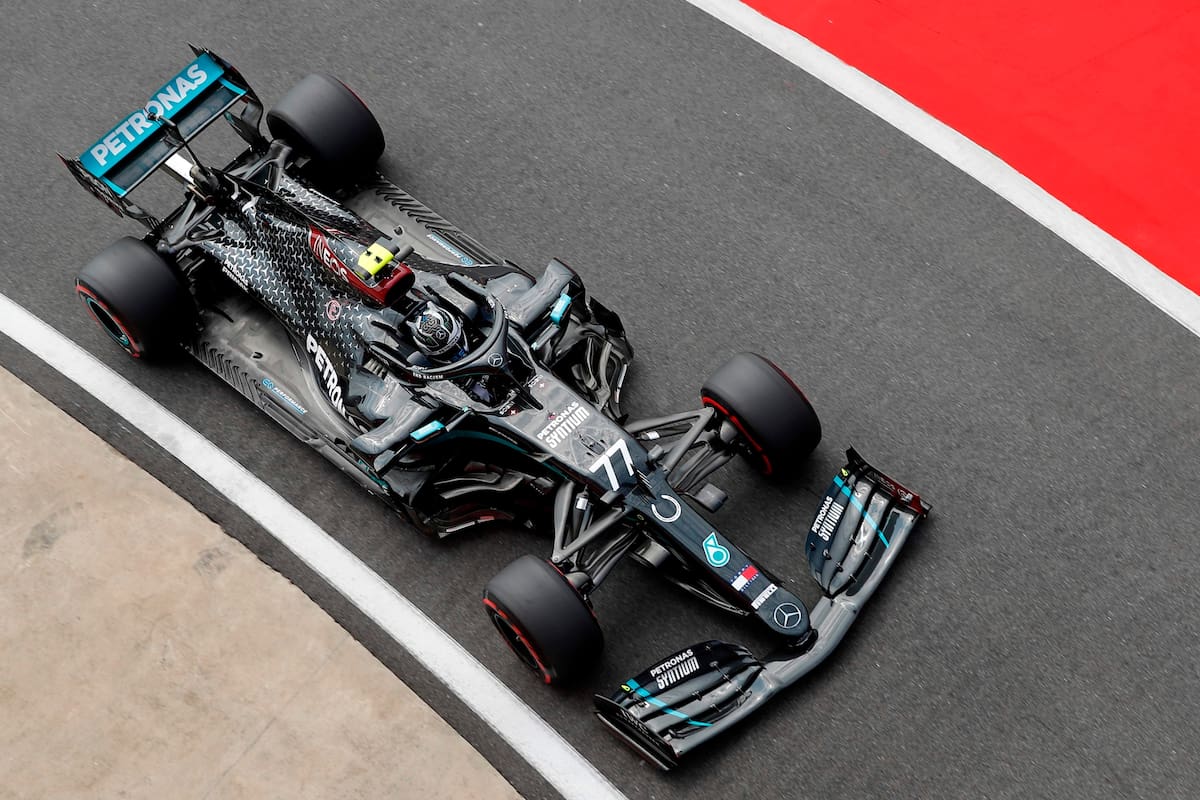 El piloto finlandés de Mercedes, Valtteri Bottas, durante la sesión de clasificación del Gran Premio del 70 aniversario de F1 en Silverstone el 8 de agosto de 2020 en Northampton.