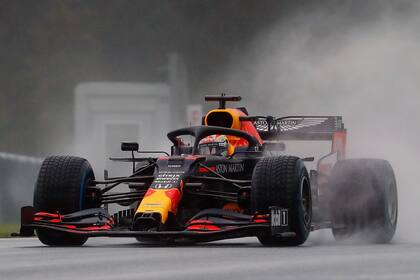 Max Verstappen y su Red Bull vuelven a aparecer como los principales contendientes de los Mercedes en Austria; el neerlandés abandonó el último domingo, pero es muy competitivo en Spielberg, la casa de la escudería austríaca.