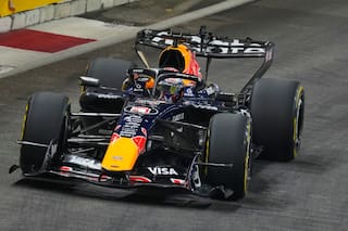 Verstappen obtiene la pole para el sprint de F1 en Singapur y Russell recorta a Antonelli