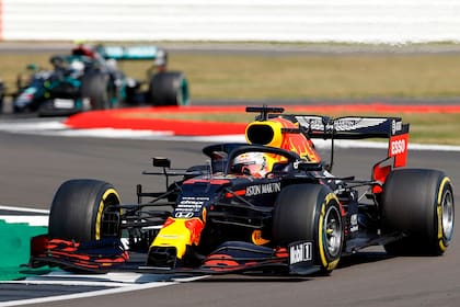 Max Verstappen, de Red Bull, en acción durante la carrera.