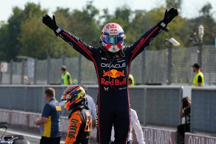 El piloto holandés Max Verstappen de Red Bull celebra al ganar el Gran Premio de Italia en Monza. (AP Foto/Luca Bruno)