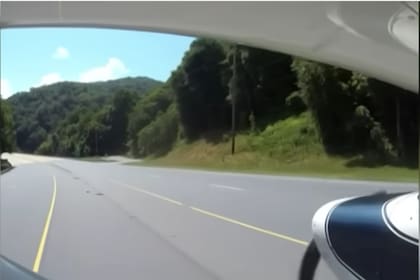 El piloto logró aterrizar en una calle transitada de Carolina del Norte