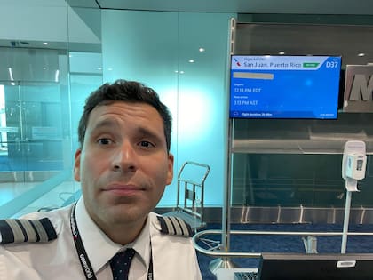 El piloto puertorriqueño Gabriel Romero realizó con éxito el primer aterrizaje en su país natal