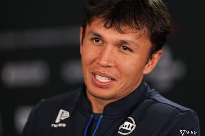 El piloto tailandés Alexander Albon renovó su vínculo con Williams