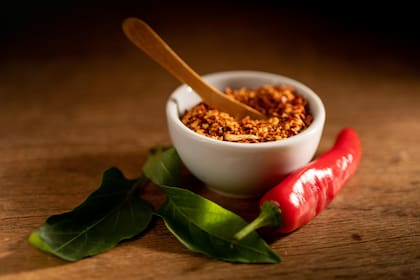 El pimentón rojo se puede utilizar para condimentar carnes, sopas, guisos y pescados