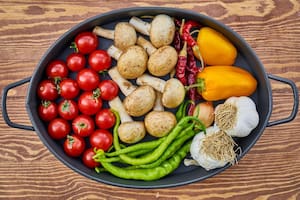 El pimiento es una hortaliza repleta de nutrientes y con bajas calorías, que aporta muchos beneficios al organismo
