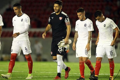 El Pincha aprovechó los errores del Rojo y lo desconectó del campeonato