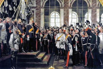 El pintor de esta obra, Anton von Werner, fue testigo presencial del nacimiento de Alemania y lo documentó con esta pintura hecha en 1885. Guillermo I está de pie en un escenario rodeado de príncipes