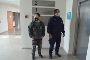 El pintor Gastón Zárate, al llegar a los tribunales de Río Cuarto para declarar en el juicio por el homicidio de Nora Dalmasso