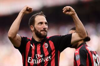 Con dos goles de Gonzalo Higuaín, Milan venció a Chievo Verona por 3-1