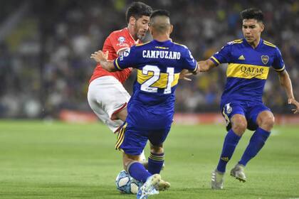 El pisotón de Pablo Pérez que derivaría en su expulsión, no solamente del clásico con Boca, sino también del club Independiente.