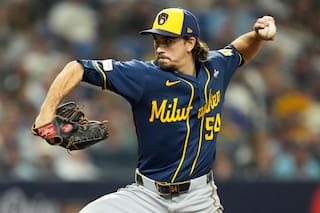 Gasser lanza joya con Cerveceros en la Serie Mundial que no se había dado desde Koufax en 1965