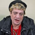 Pity Álvarez chocó a un auto que cargaba combustible en una estación de servicio