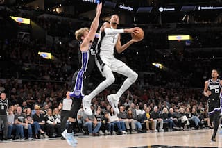 Los 29 puntos y 10 rebotes de Wembanyama impulsan a Spurs en triunfo 130-103 ante Kings