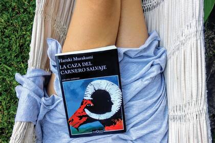 El placer de leer historias, a veces postergado por el apuro cotidiano, gana terreno. ¿Cuáles son las nuevas formas de disfrutar de los libros?