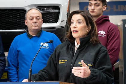 El plan de Hochul endurecerá los controles y sanciones sobre profesionales de la salud que avalen diagnósticos falsos para facilitar indemnizaciones millonarias