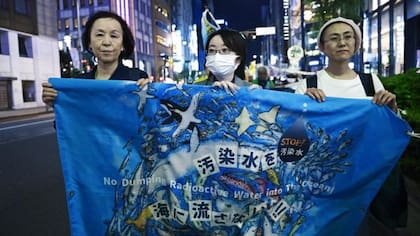 El plan de Japón de verter los desechos de Fukushima en el mar ocasionó protestas masivas en Japón y en sus países vecinos