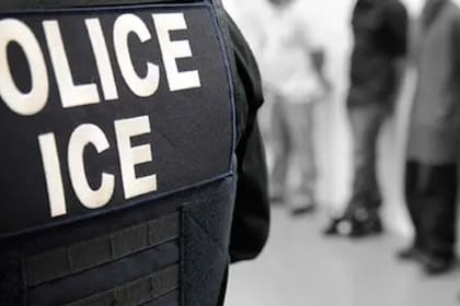 El plan generó preocupación entre organizaciones defensoras de los derechos civiles, que señalaron que los agentes del ICE ya son objeto de críticas por el uso de la fuerza y por la falta de controles