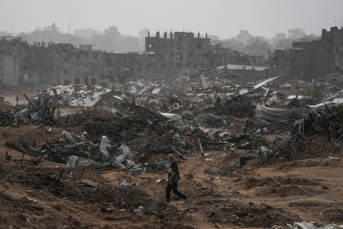 El plan incluye la salida progresiva del Ejército israelí, el desarme de Hamas y un programa internacional de reconstrucción y desarrollo económico para la Franja