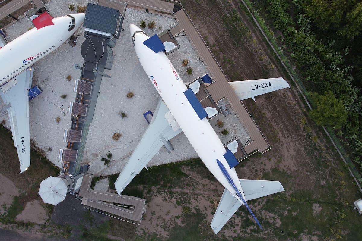 El plan original de Oscar Scorza era donar el avión a un museo, sin embargo terminó convirtiéndolo en un hotel