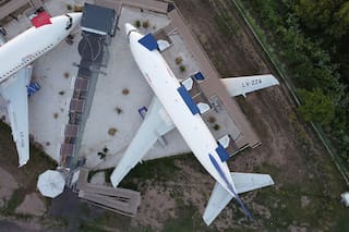 Es emprendedor, compró aviones que llevaron soldados a las Islas Malvinas y los convirtió en un hotel
