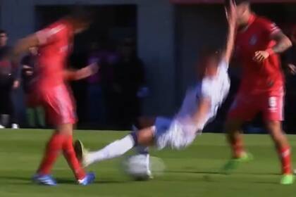 El planchazo de Brian Romero que provocó su expulsión