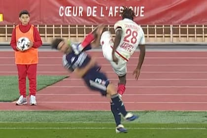 El planchazo de Coulibaly, de Monaco, a Tagliafico