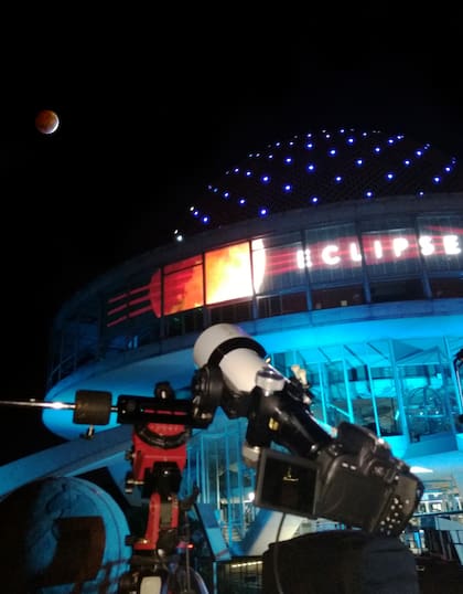 El Planetario Galileo Galilei armará un evento especial para contemplar la inmensidad del eclipse