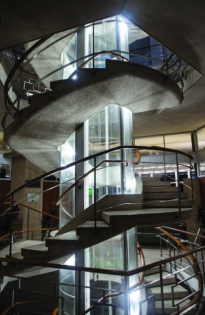 Decidir la forma de las escaleras también tiene una explicación para su creador