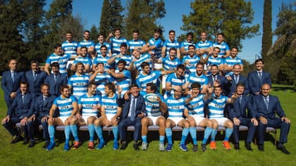 El plantel argentino y una foto distinta