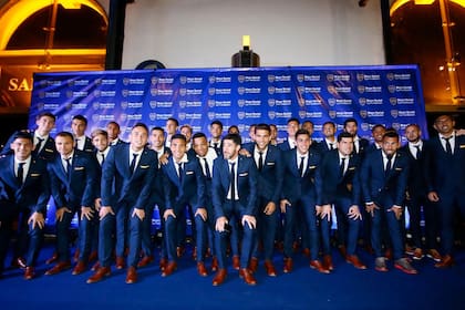 El plantel completo de Boca durante la cena solidaria