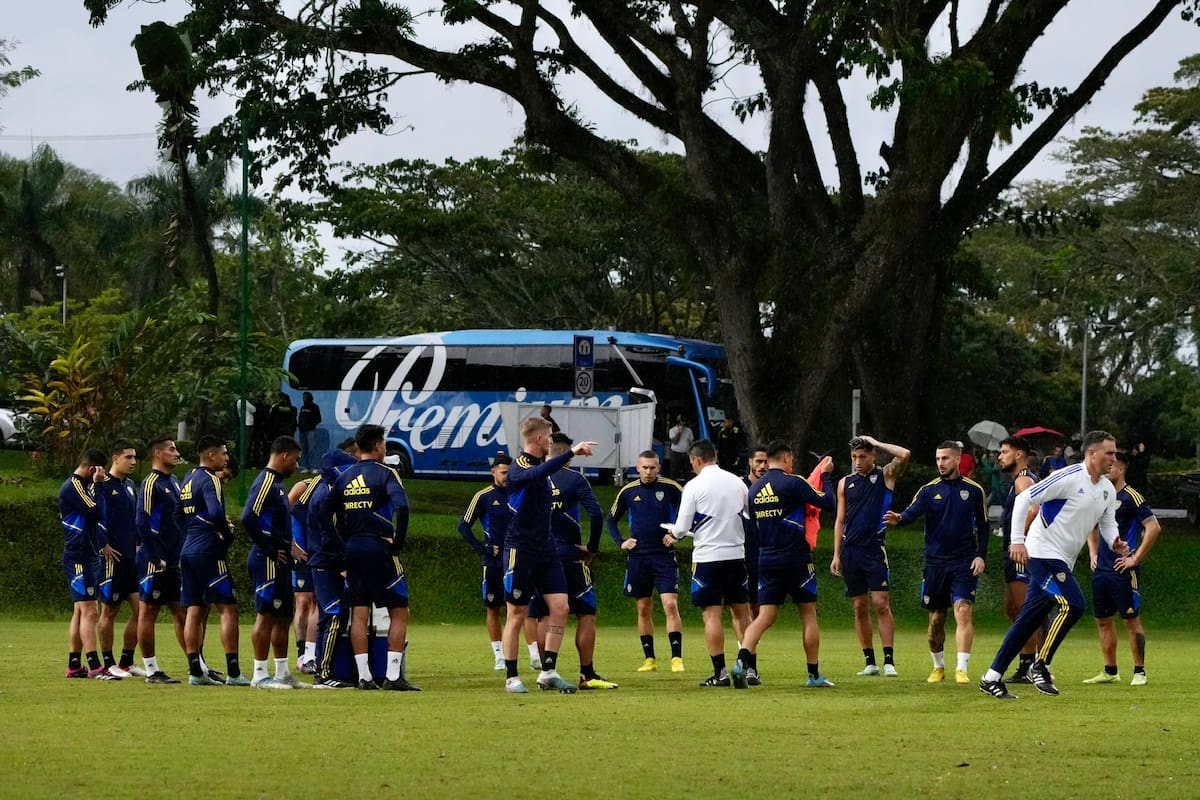 El plantel de Boca, bajo las órdenes de Jorge Almirón y en la previa a un partido clave ante Colo Colo, por la Copa Libertadores