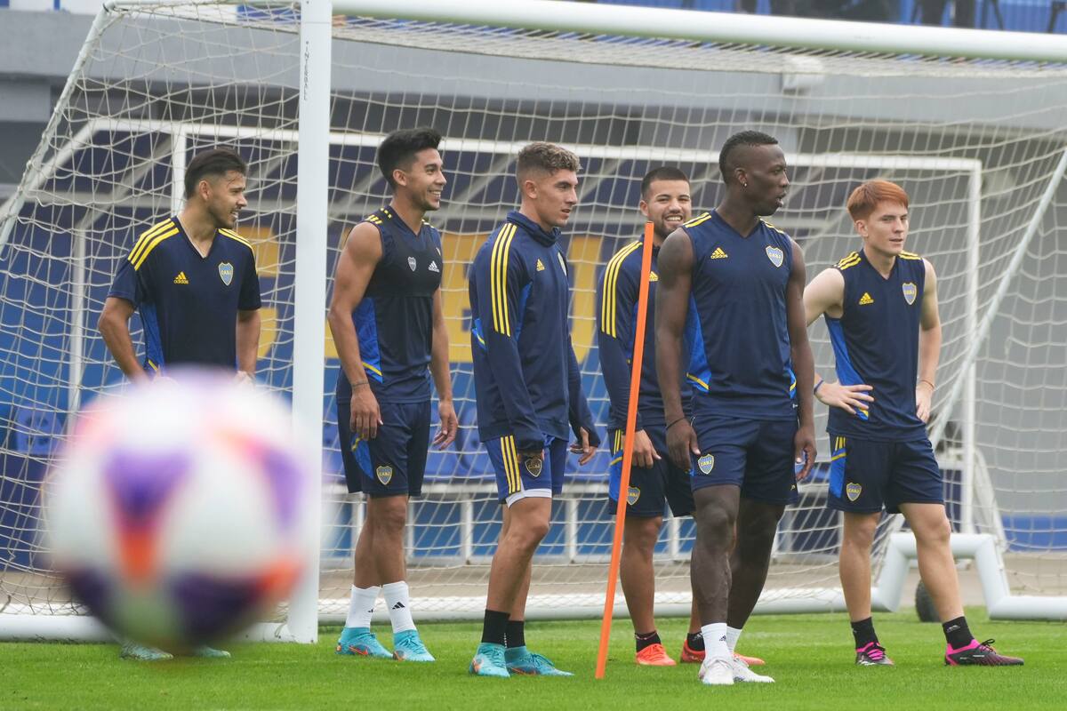 El plantel de Boca se entrena, rumbo a una semana clave