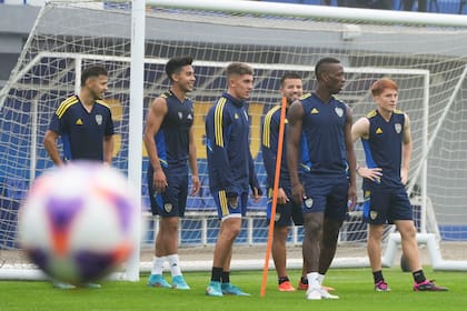 El plantel de Boca se entrena, rumbo a una semana clave
