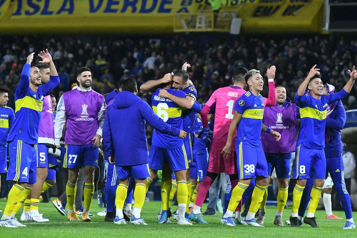 El plantel de Boca se mostró unido en una foto que compartió Darío Benedetto en sus redes sociales